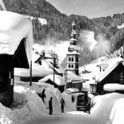 Village La Clusaz en hiver 1950