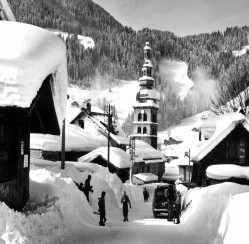 Village La Clusaz en hiver 1950